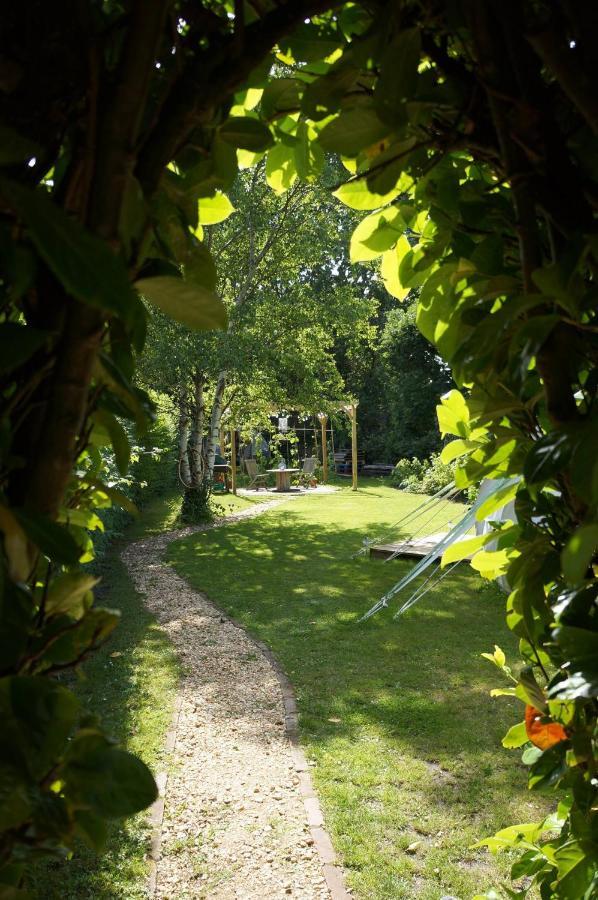 Отель Secret Garden Glamping Лимингтон Экстерьер фото