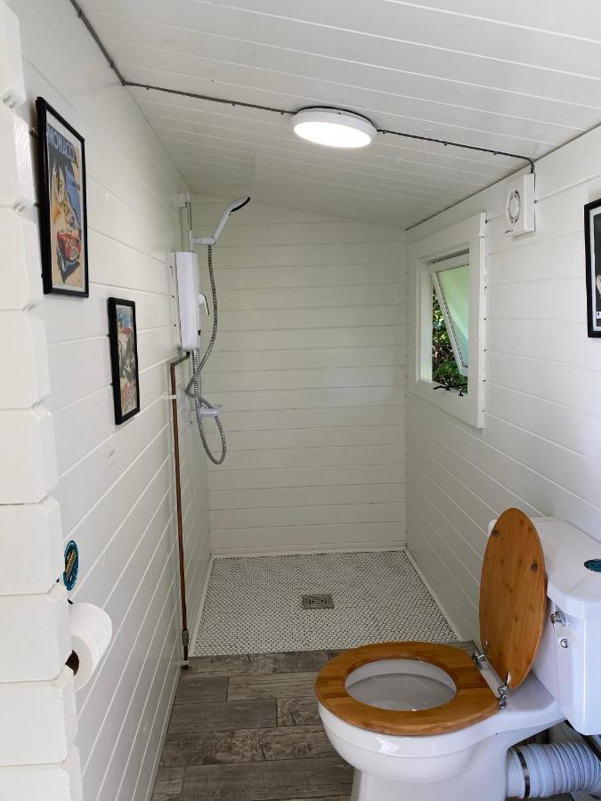 Отель Secret Garden Glamping Лимингтон Экстерьер фото