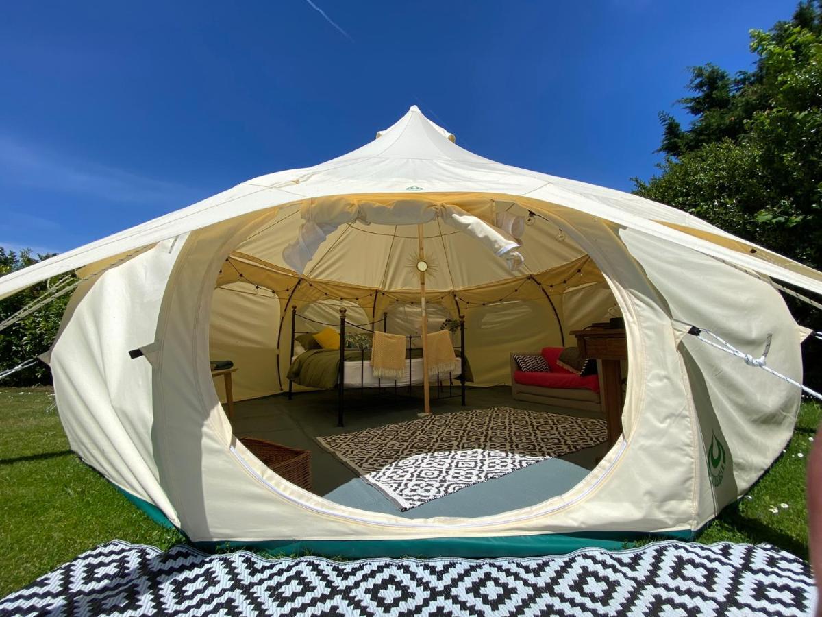 Отель Secret Garden Glamping Лимингтон Экстерьер фото
