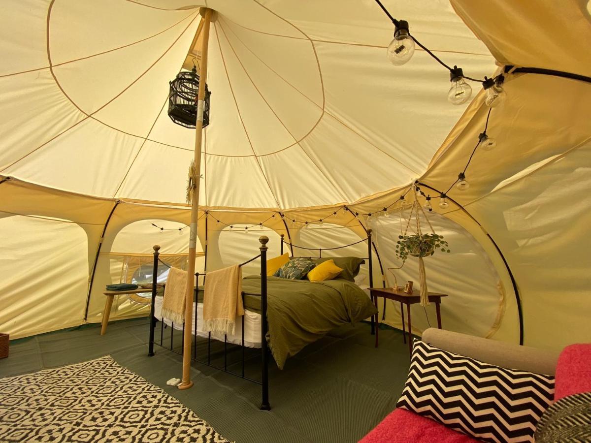 Отель Secret Garden Glamping Лимингтон Экстерьер фото