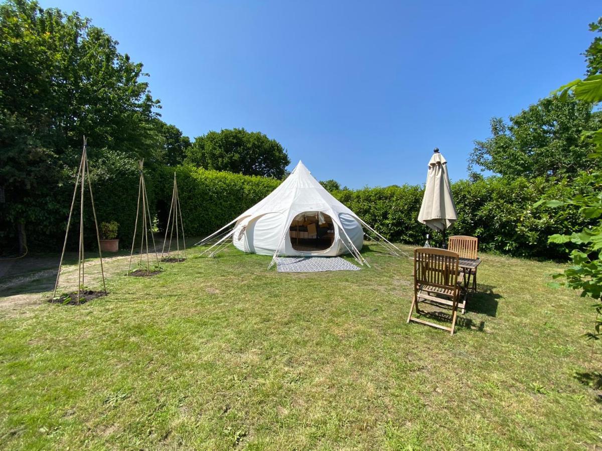 Отель Secret Garden Glamping Лимингтон Экстерьер фото